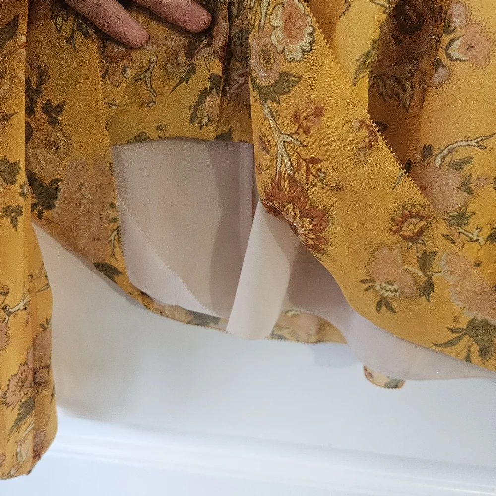 Aritzia Wilfred Lourdes Floral Yellow Blouse‎ Size Small - Picture 5 of 9